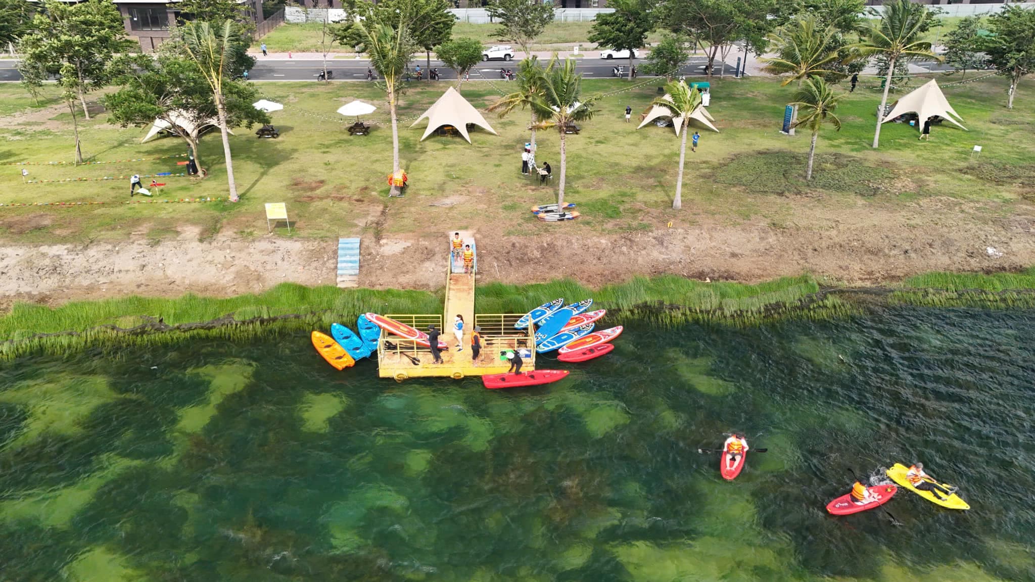 Trải nghiệm chèo SUP, Kayak tại vịnh cảng nước ngọt Waterpoint